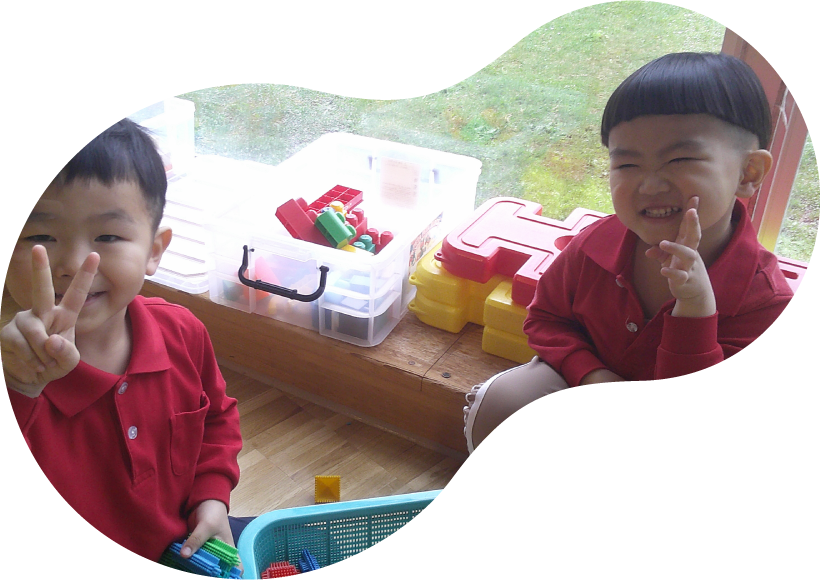 元気な園児たち保育部（未満児）、満3歳児、4歳児、5歳児の園生活を紹介します♪